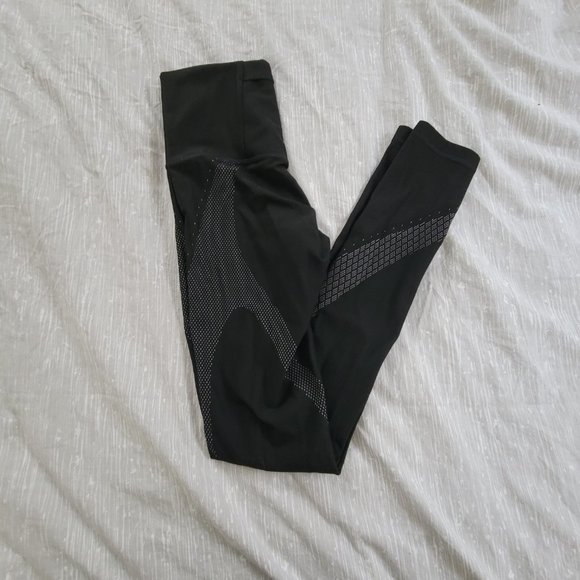 Mapped Out High-Rise Tight 28" size 4 - Picture 6 of 7